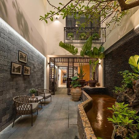 Le Parfum Apartment And Hotel Hanoi Buitenkant foto